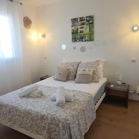 L'echappee Belle De Thau * פרונטיניאן