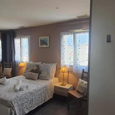 L'echappee Belle De Thau بيت للعطل