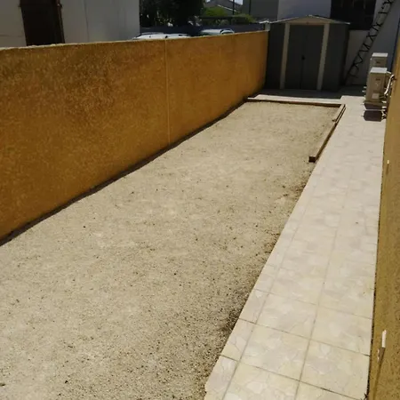 L'echappee Belle De Thau פרונטיניאן