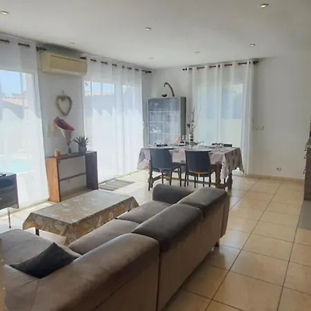 L'echappee Belle De Thau פרונטיניאן